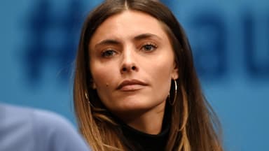 Sophia Thomalla guckt ernst