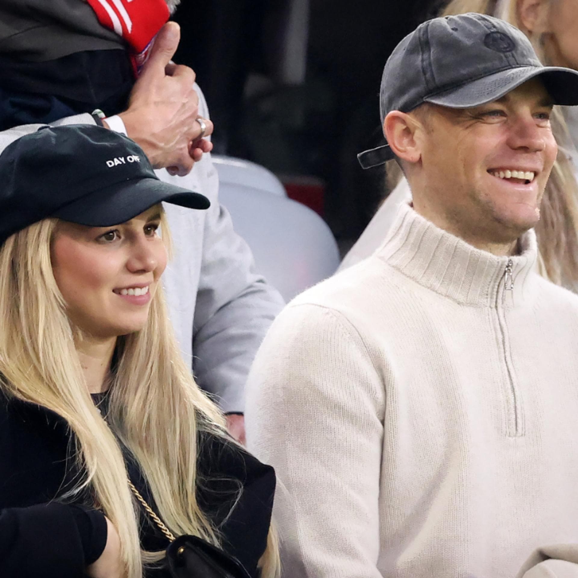 Manuel Neuer & seine Anika: Nach Baby-News - Er teilt erstes Foto mit  seinem Kind