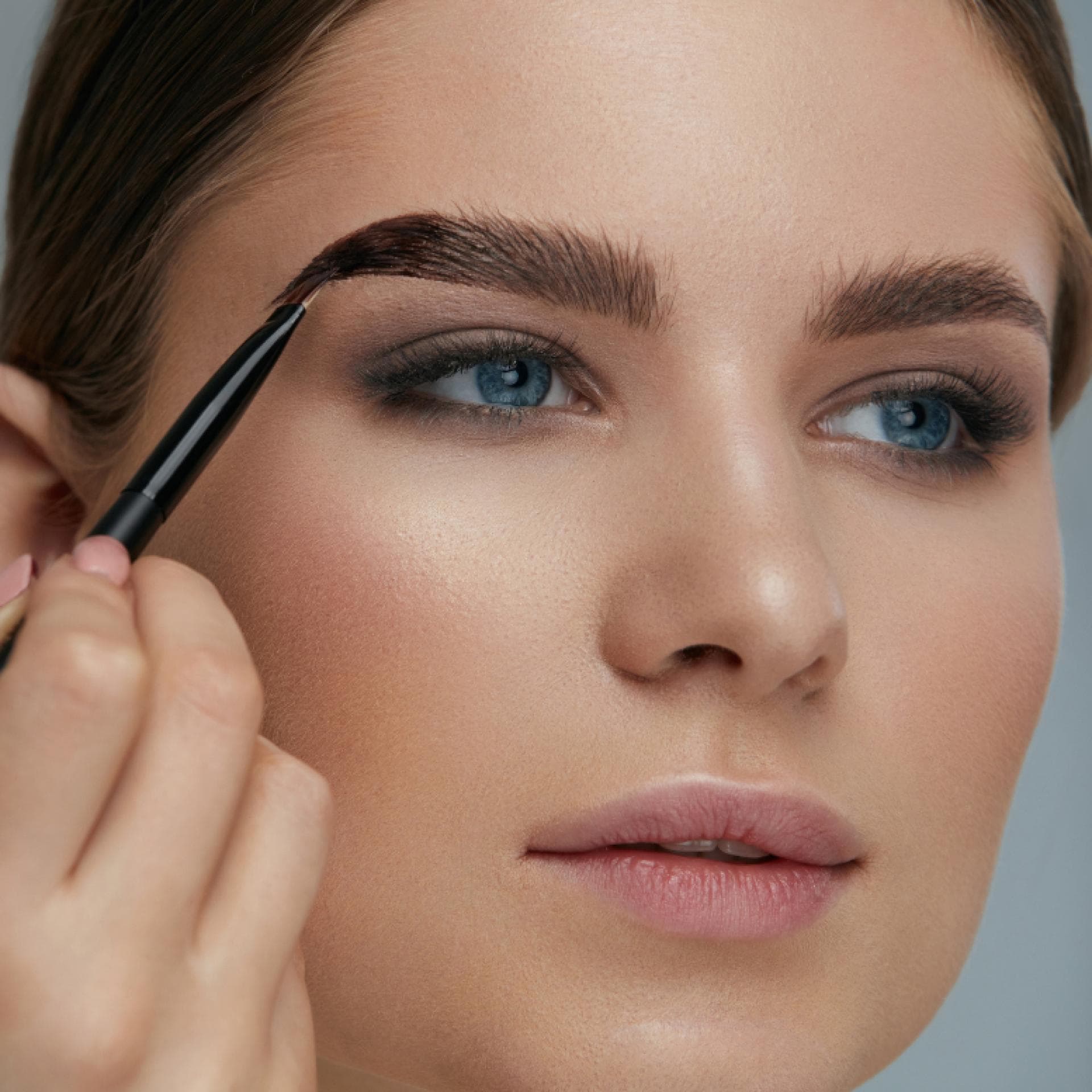 Laut Rossmann: Das ist die beste Augenbrauen-Farbe