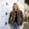 Frauke Ludowig posiert strahlend