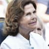 Königin Silvia von Schweden guckt ernst zur Seite