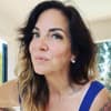 Danni Büchner macht ein Selfie auf ihrer Terrasse