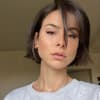 Lena Meyer-Landrut macht ein Selfie mit ihren kurzen Haaren
