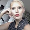 Oksana Kolenitchenko mit ernstem Gesichtsausdruck