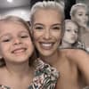 Oksana Kolenitchenko macht Selfie mit Tochter Arielle