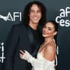 Cole Tucker und Vanessa Hudgens posieren zusammen