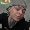 Kiri macht Selfie mit Cap