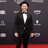 Johannes Oerding mit Hut beim Bambi 2024