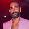 Massimo Sinató mit offenem Hemd 