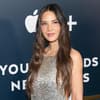 Olivia Munn schaut ernst