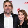 David Garrett posiert mit Mutter auf rotem Teppich