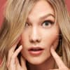 Karlie Kloss mit großen Augen und Schmollmund