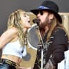 Miley Cyrus singt mit Papa Billy Ray