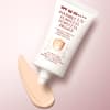 Poreless Primer auf rosa Hintergrund