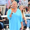 Andrea Kiewel im blauen Kleid beim ZDF-Fernsehgarten