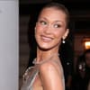 Bella Hadid mit makelloser Haut