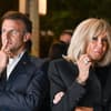 Emmanuel & Brigitte Macron wenden sich voneinander ab