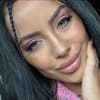 Leyla Lahouar mit rosa Make-up