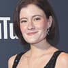 Madeline Juno lächelt