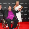 Ottfried Fischer im Rollstuhl mit Ehefrau Simone