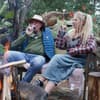Bauer sucht Frau International Roger und Sophia am Lagerfeuer