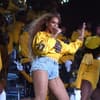 Beyoncé auf einer Bühne bei einem Auftritt