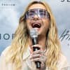 Bill Kaulitz lacht