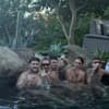 Jannik Kontalis und Bill Kaulitz im Pool
