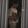 Martin Braun mit Rosen bei Die Bachelors
