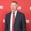 Boris Becker vor bild-wand