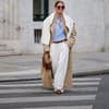Eine Frau in einem stylischen Office-Look