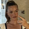 Laura Maria Rypa macht Selfie im Bad