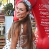 Lilly Becker schaut über die Schulter und lächelt