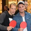 Oliver Pocher und Pietro Lombardi mit Tischtennisschlägern
