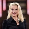 Jeanette Biedermann lächelt leicht