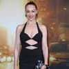 Oana Nechiti posiert für Fotografen