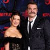 Millie Bobby Brown Arm in Arm mit David Harbour