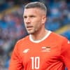 Lukas Podolski guckt kritisch