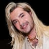 Bill Kaulitz Kopf schief lächelt