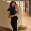 Amira Aly macht ein Selfie mit Babybauch