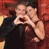 Christian Polanc mit Laura bilden Herzchen