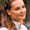 Prinzessin Ingrid Alexandra von Norwegen schaut ernst zur Seite