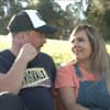 Andreas und Jasmin schauen sich an