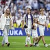 Luka Modrić mit seiner Frau und den drei Kindern nach einem Spiel