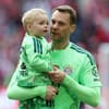 Manuel Neuer mit Sohn Luca