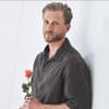 Sebastian Paul mit Rose