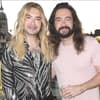 Tom und Bill Kaulitz auf Terrasse