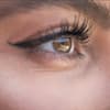 Geschwungene Wimpern