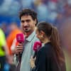 Mats Hummels und Laura Wontorra bei WM 2026