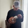 Pietro Lombardi mit Baby auf dem Arm